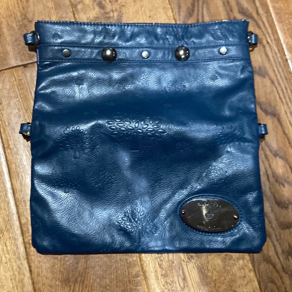 Woman’s Mulberry leather purse